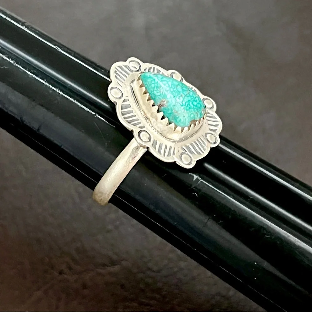 Native American style sterling silver turquoise ring Size 8.75